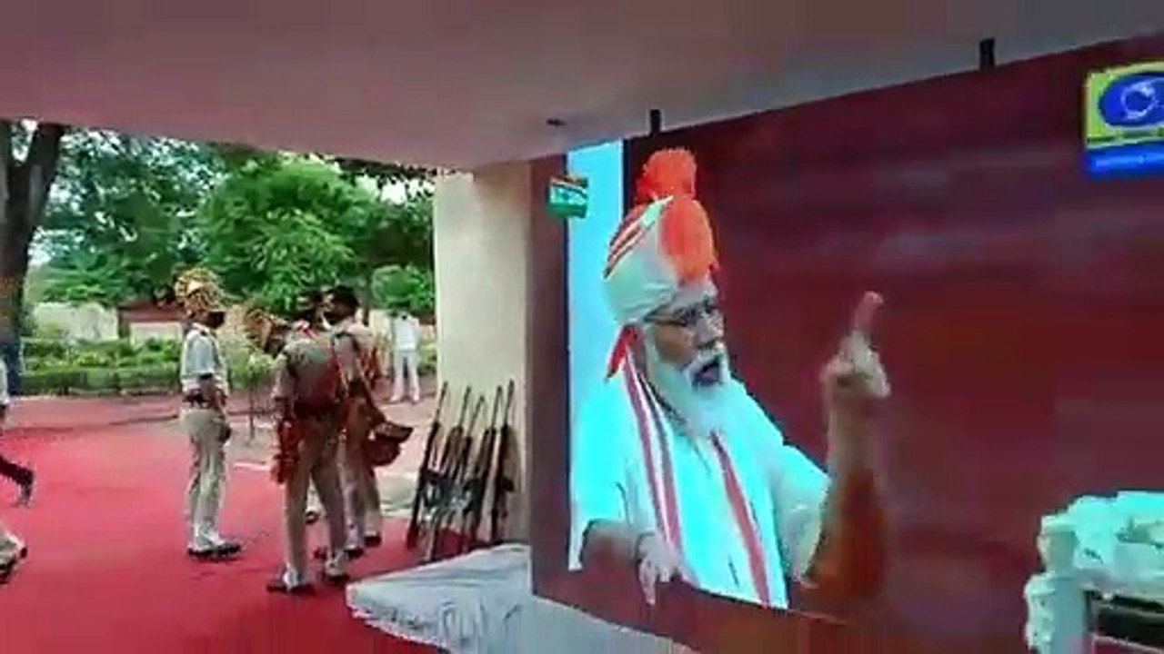 शाजापुर कलेक्ट्रेट में पीएम के भाषण को लाइव देखा