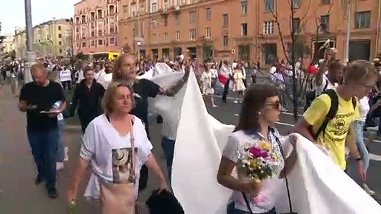 Erneut Proteste in Belarus - Einzelne Polizisten zeigen Symphatien für Protestbewegung