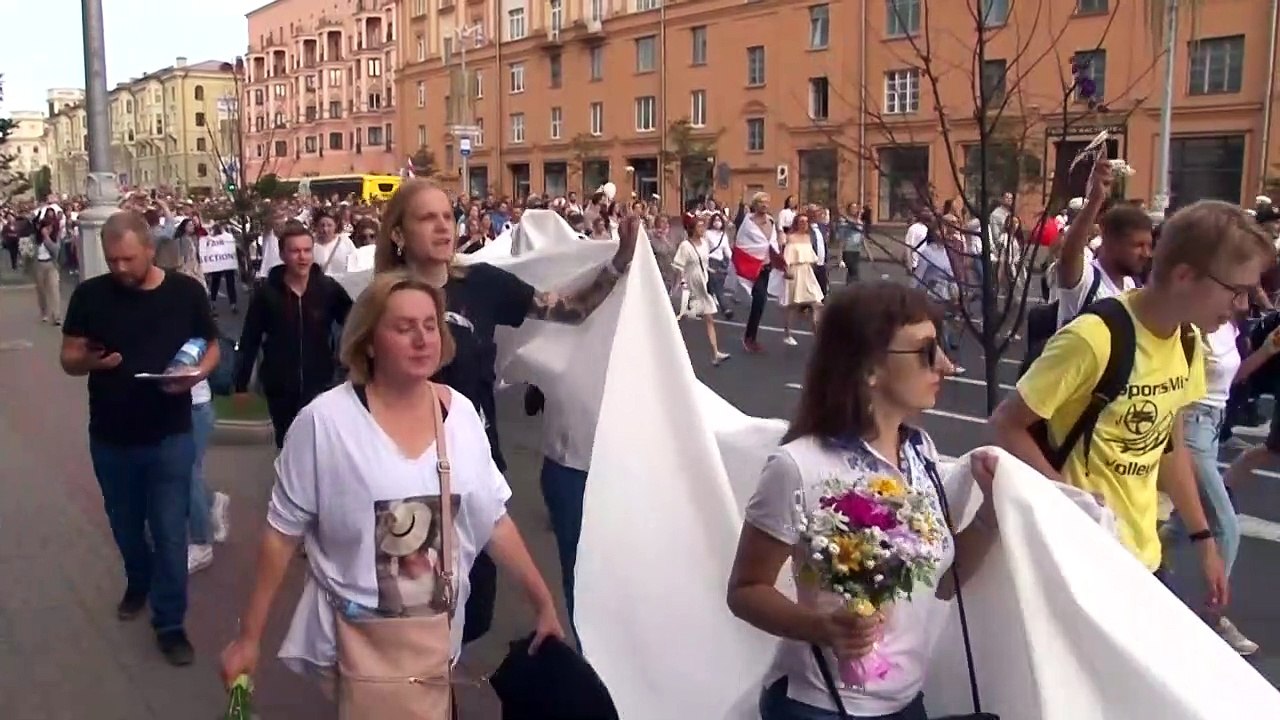 Erneut Proteste in Belarus - Einzelne Polizisten zeigen Symphatien für Protestbewegung