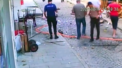 Gaz kaçağından habersiz ocağı yakmaya çalışınca ortalık savaş alanına döndü