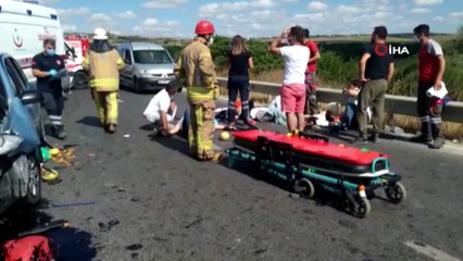 Arnavutköy'de iki araç kafa kafaya çarpıştı: 8 yaralı