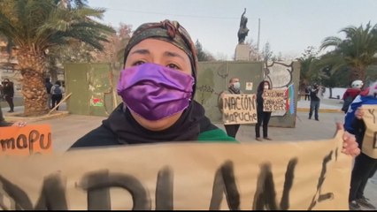 Скачать видео: Chile: Mapuche protesters dispersed with water cannon