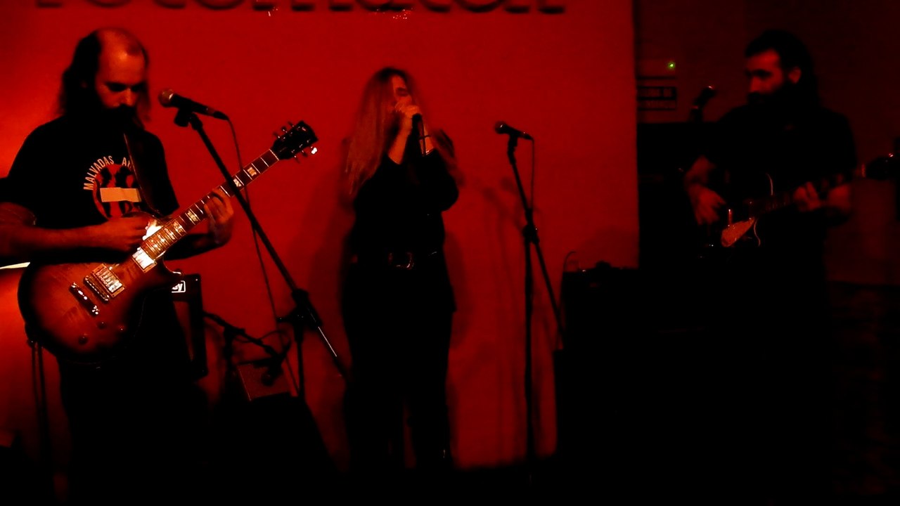 Marta Plumilla - Enero (Directo Presentación 'Album 2' - Fotomatón Bar Madrid)