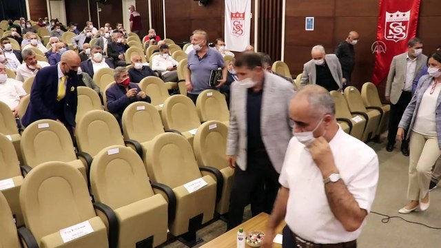 Sivasspor'da Mecnun Otyakmaz yeniden başkan seçildi