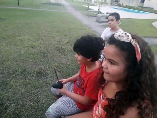 RAPHAELL, THÁBATTA, OSMILTON COM O CARRINHO DE CONTROLE REMOTO E FERNANDA CAMINHANDO 15_08_2020