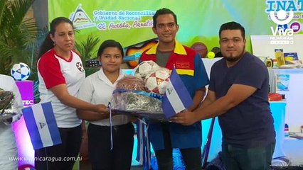 Centros tecnológicos reciben material deportivo y cultural