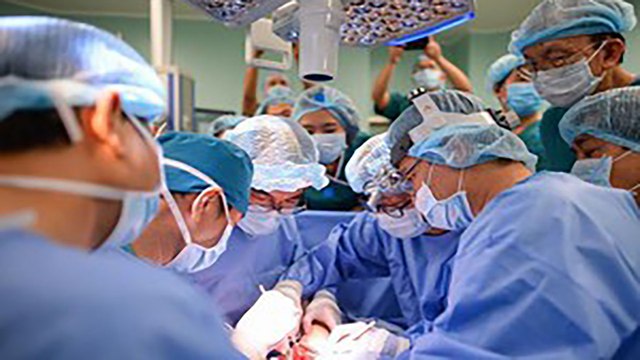 Mổ bắt con thành công cho sản phụ mắc Covid-19