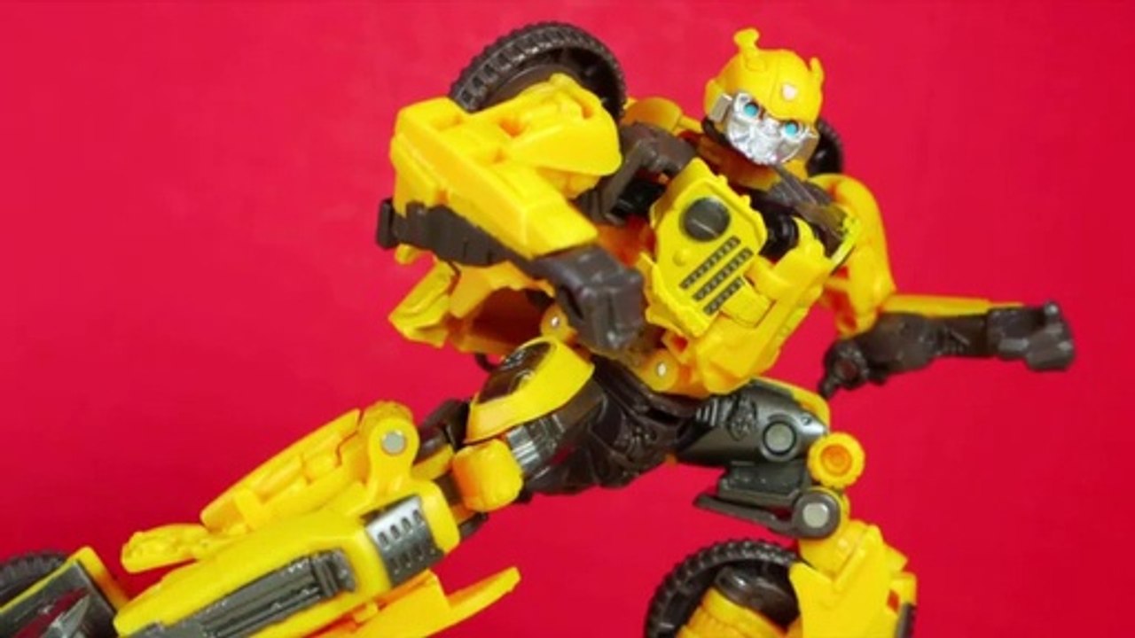 TRANSFORMERS: Generations Studio Series OFFROAD BUMBLEBEE | Canadia' Reviewer #353