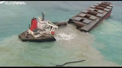 Se parte en dos el buque que vertió petróleo frente a Mauricio