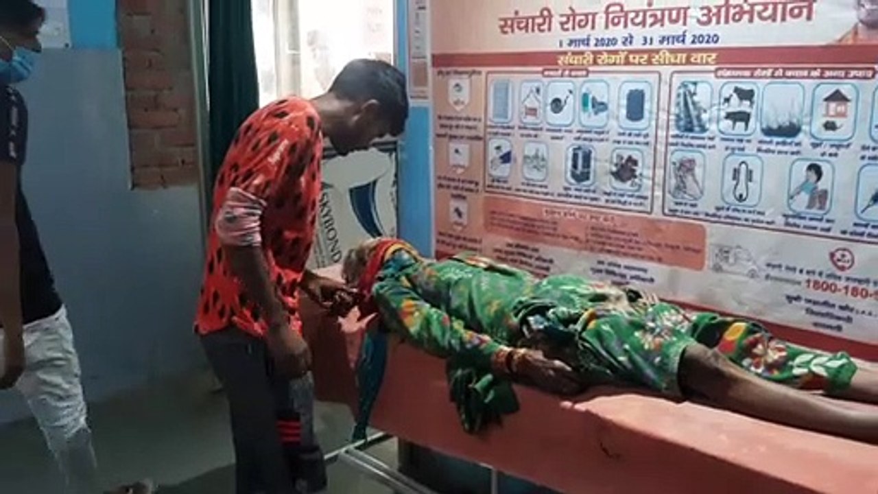 कांधला: खेत से चारा लेकर लौट रही महिला को अज्ञात बाइक सवारों ने मारी टक्कर