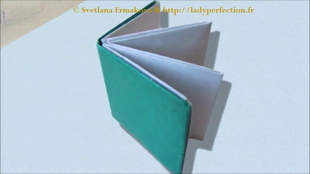 Origami :  Livre  transformable en  boîte.