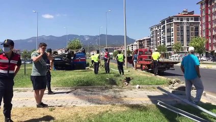 Otomobille çarpışan araçtaki 3 asker yaralandı - BALIKESİR