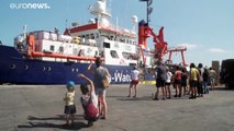 Sea Watch возобновляет спасение мигрантов