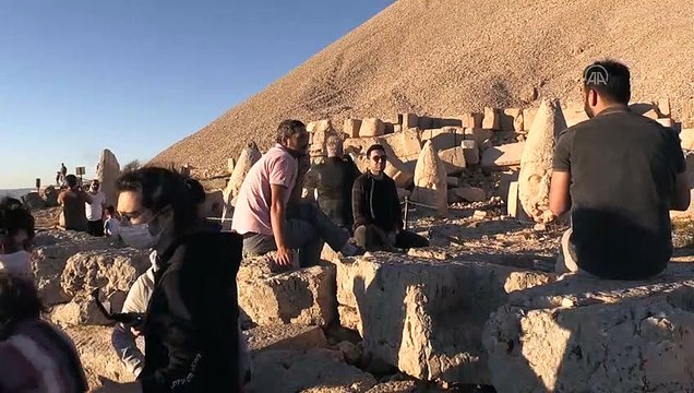 Dünya mirası Nemrut Dağı'nda hafta sonu yoğunluğu - ADIYAMAN