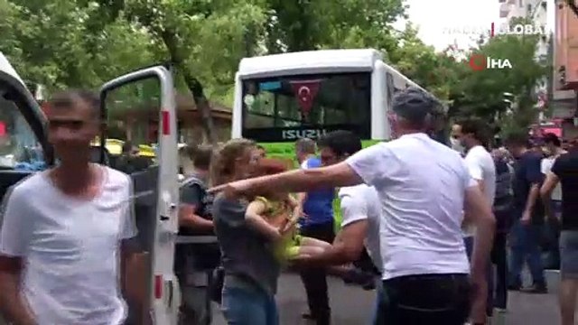 Anne ve kızı yaya geçidinde dehşeti yaşadı