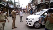 लॉकडाउन का उल्लंघन करने पर पुलिस ने कार का किया चालान