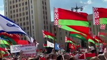 الرئيس البيلاروسي يرفض التنحي وعشرات الآلاف يشاركون في مسيرة للمطالبة بانتخابات جديدة