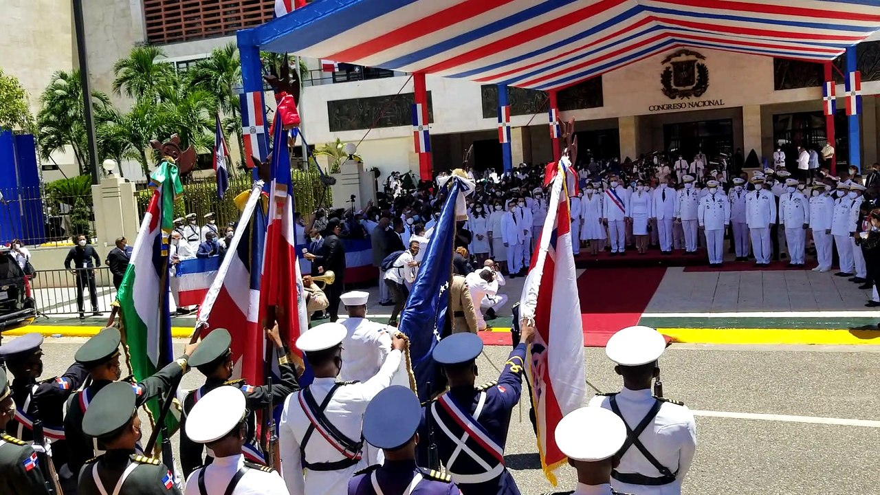 Rinden honores militares  al presidente Luis Ab...