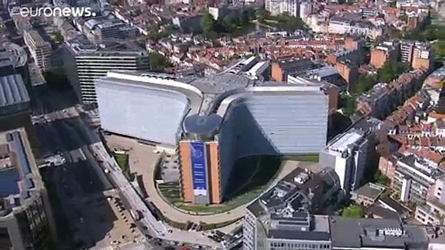 Moins de fermetures de frontières et plus de tests : l'appel de la Commission européenne