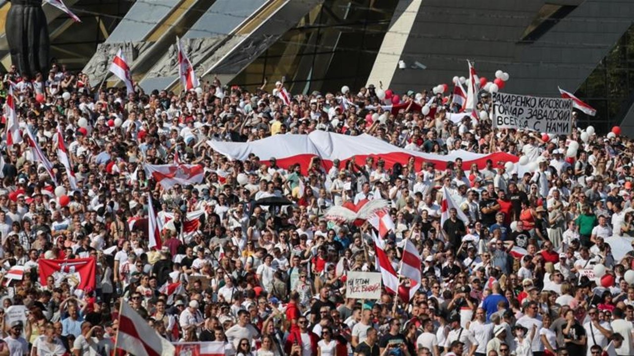 Defiant Belarus leader says no to fresh polls amid rival protests