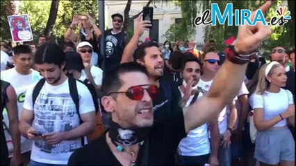 "Satanás, no vencerás, el virus es el miedo"