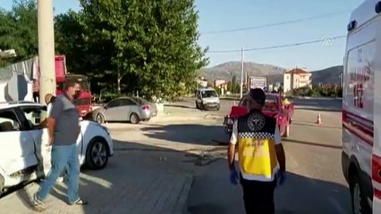 Kamyonet ile otomobil çarpıştı: 6 yaralı - ISPARTA