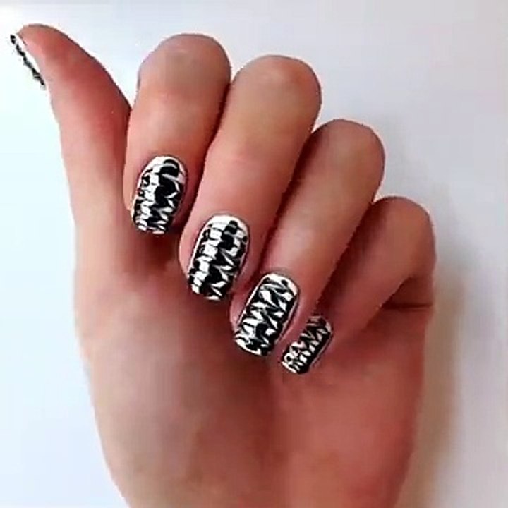 Nail art without any tool