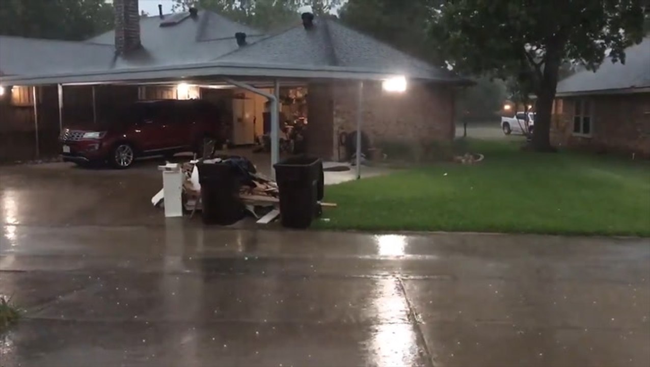 Hailstorm slams into Texan town