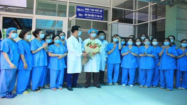 Những chiến sỹ con thoi giữa đại dịch | VTC