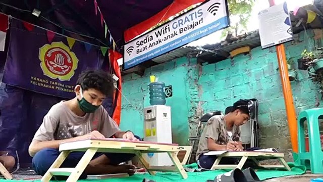 Fasilitas Belajar Dengan Akses Internet Gratis Buatan Warga Petamburan.