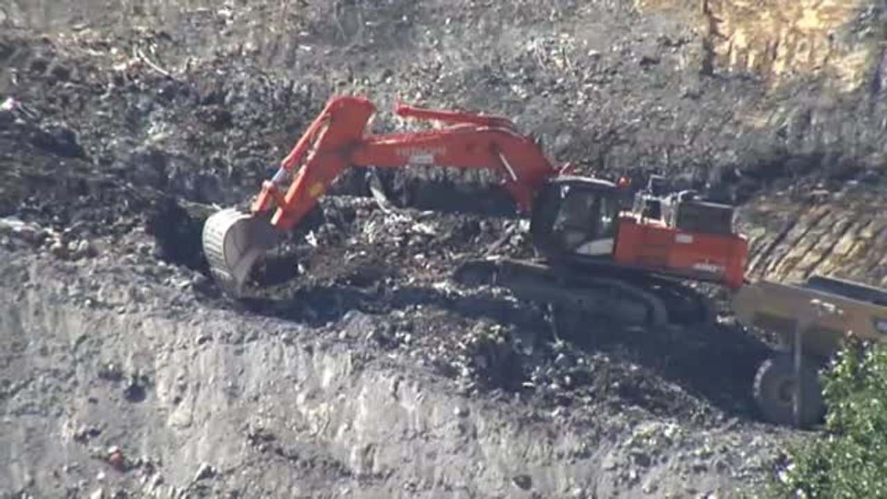 Hoy se retoman las tareas de búsqueda en el vertedero de Zaldibar tras localizarse restos óseos