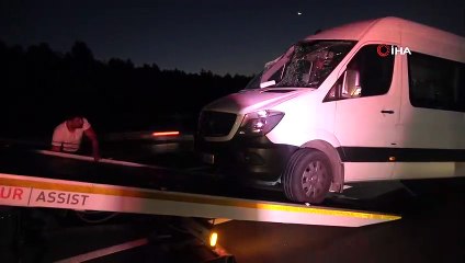 Taziyeye gidenleri taşıyan minibüs Bolu TEM Otoyolu'nda devrildi: 12 yaralı