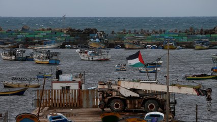 Israel closes Gaza fishing zone over balloon bombs