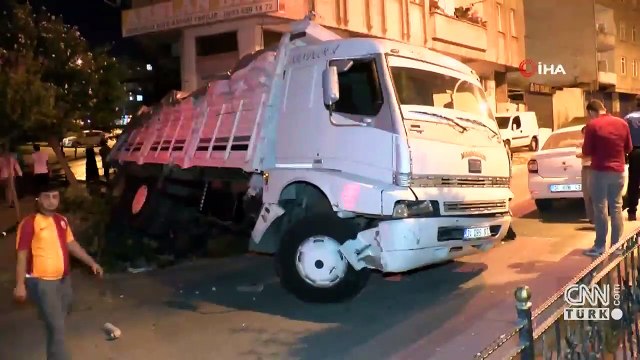 Çekim yapan gazetecilere, ‘seni buradan silerim’ diyerek saldırdı | Video