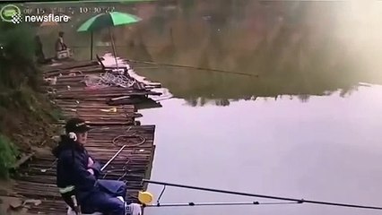 Fishermen run away seconds before massive wave slams onto shore