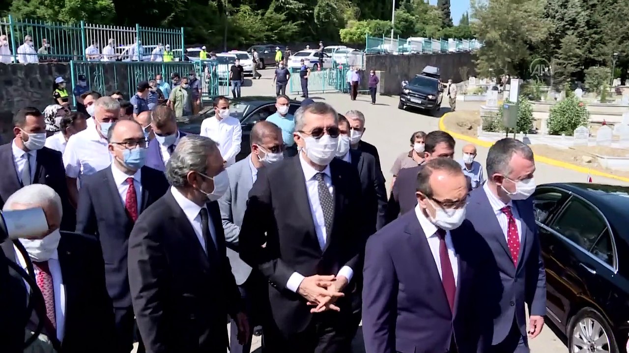 Bakan Selçuk, Kocaeli'de deprem şehitlerini anma törenine katıldı - KOCAELİ