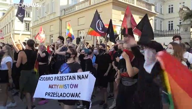 Confrontos entre nacionalistas e ativistas LGBT em Varsóvia