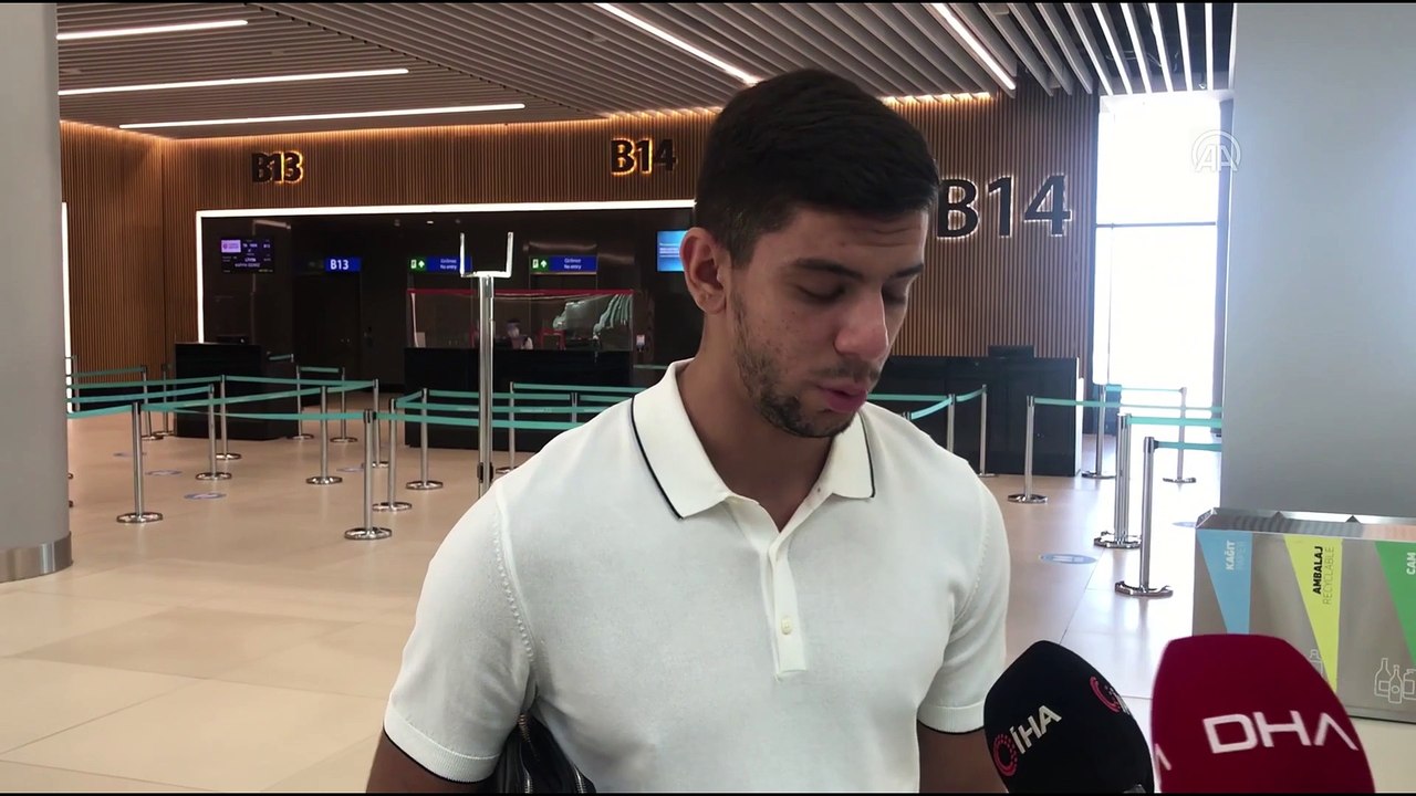 Altaylı Cenk Özkacar, Olympique Lyon'la sözleşm...