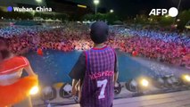China partygoers cram into Wuhan water park