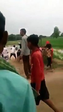 छेड़खानी की शिकायत करने पर दबंगों ने पूरे परिवार को दौड़ा-दौड़ा कर पीटा