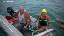 شاهد: سباحة أسترالية تحطم رقماً قياسياً جديداً بعبورها بحر المانش