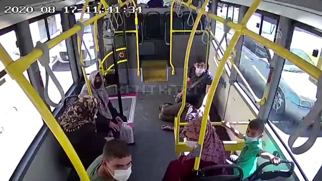 Otobüs şoförü, dili boğazına kaçan yolcuyu aile sağlığı merkezine yetiştirdi - SİVAS