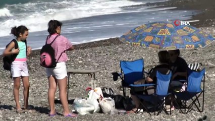 Boğulma tehlikesi geçiren adamı sahil güvenlik kurtardı