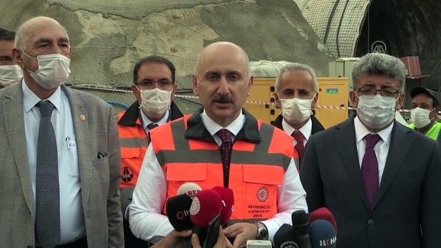 Bakan Karaismailoğlu: 'Mühendislik açısından dünyanın gıptayla baktığı projeleri yapıyoruz' - VAN