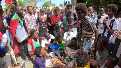 متظاهرون سودانيون يطالبون ب"العدالة" في ذكرى توقيع اتفاق المرحلة الانتقالية