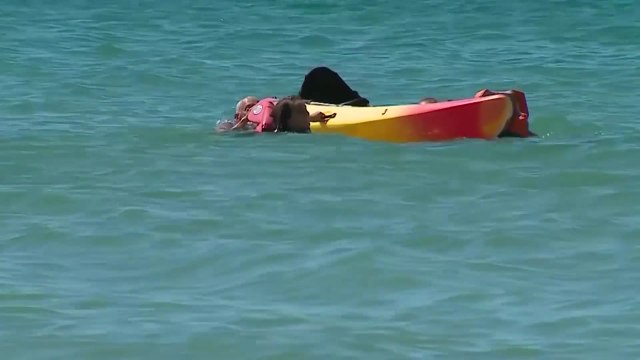 70대 포르투갈 대통령, 바다에 빠진 여성 2명 구해 / YTN