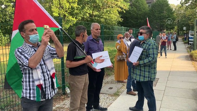 Bir grup Filistinli, BAE-İsrail normalleşme anlaşmasını protesto etti - BERLİN
