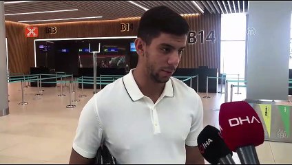 Cenk Özkacar, Olympique Lyon'la sözleşme imzalamak için Fransa'ya gitti