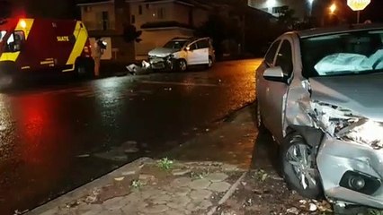 Forte colisão entre carros é registrada no Bairro Parque São Paulo