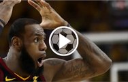 Bestial tapa de LeBron James que deja el balón fuera de la zona pintada